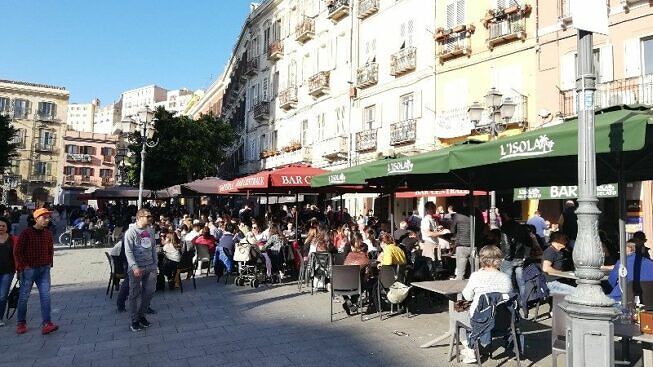 Ospedali sempre più vuoti e crollo dei contagi, così la Sardegna riconquista la zona bianca
