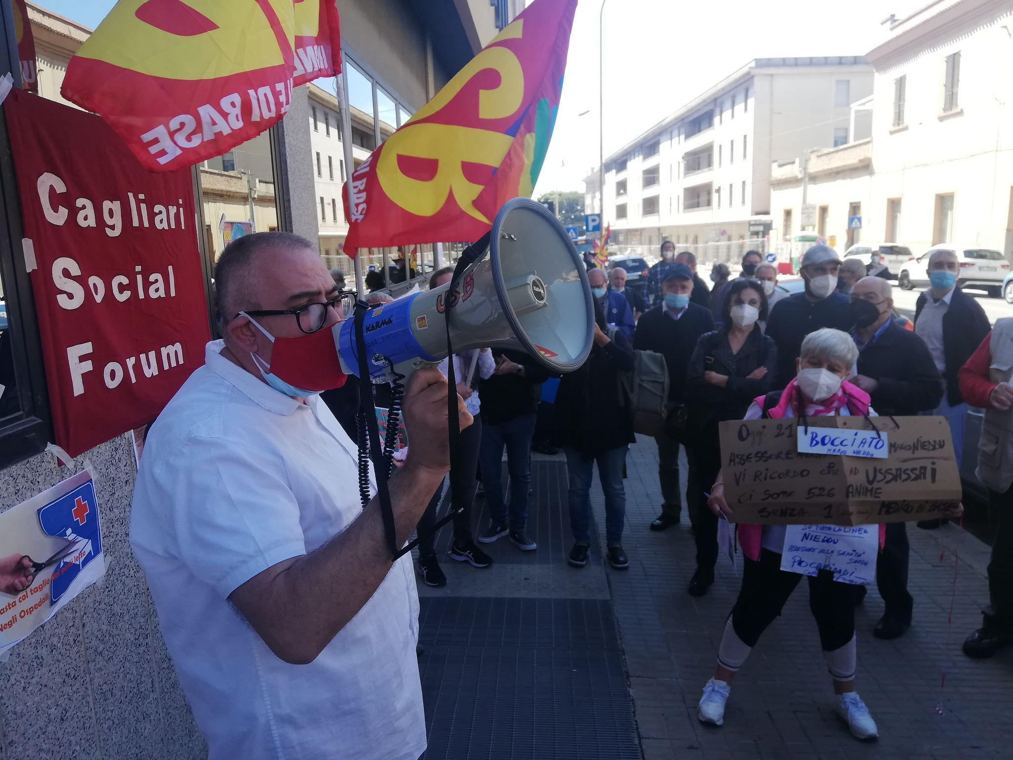 Cagliari, la rabbia di infermieri e Oss: “Eroi del Covid ma senza bonus e trattati come carne da macello”