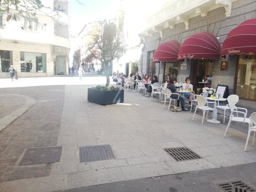 Sardegna bianca da lunedì ma non sarà un liberi tutti: “Riaperture prudenti e graduali”