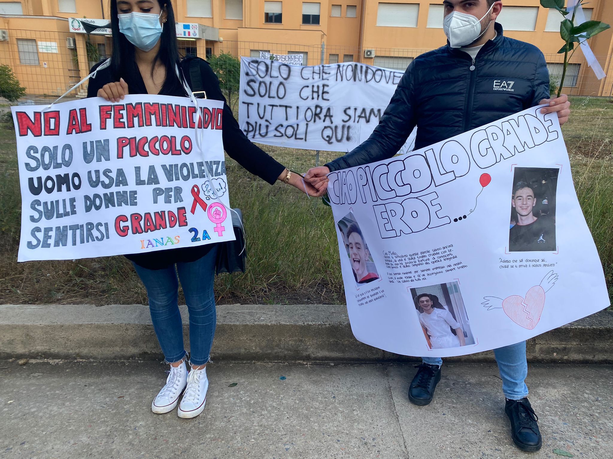 Tortolì, lacrime e palloncini per l’addio a Mirko: “Ciao piccolo grande eroe”