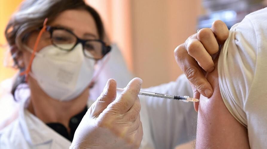 Prima dose di vaccino anti Covid somministrata, Sardegna quarta in Italia