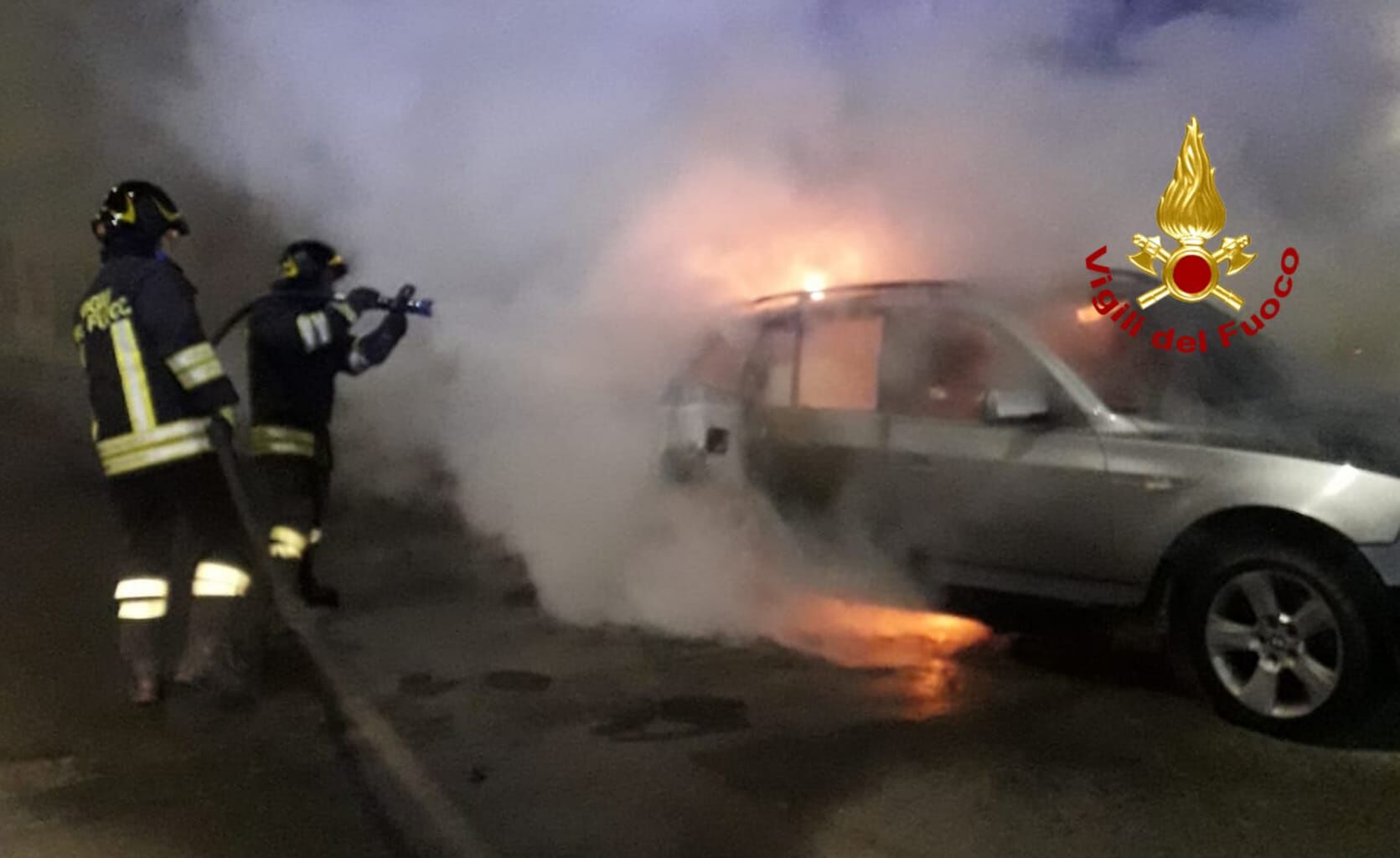 Fiamme nella notte a Sestu, bruciata un’auto in sosta