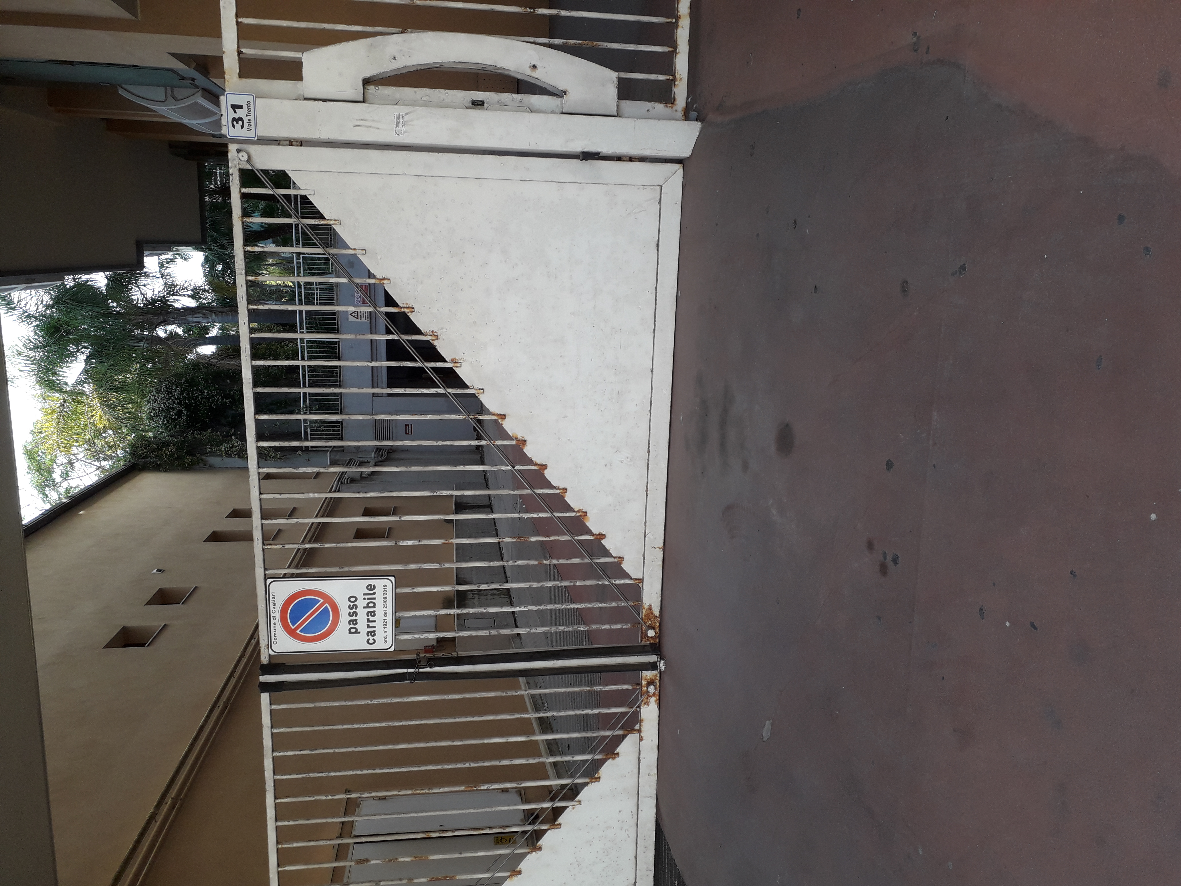 Viale Trento, il mistero a Cagliari di quei parcheggi del Comune rimasti vuoti