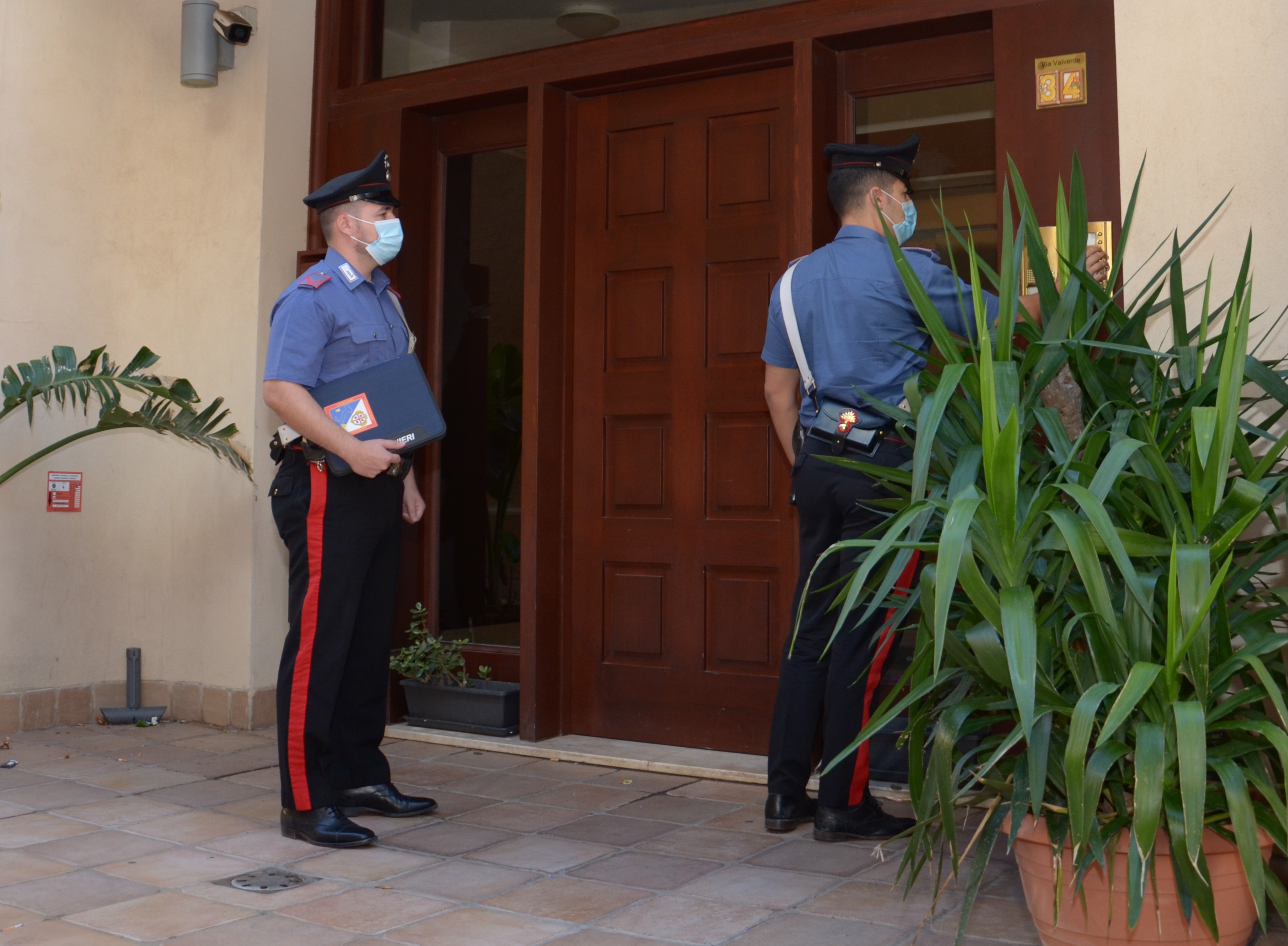 Cagliari: minacce, offese e aggressioni fisiche alla ex moglie