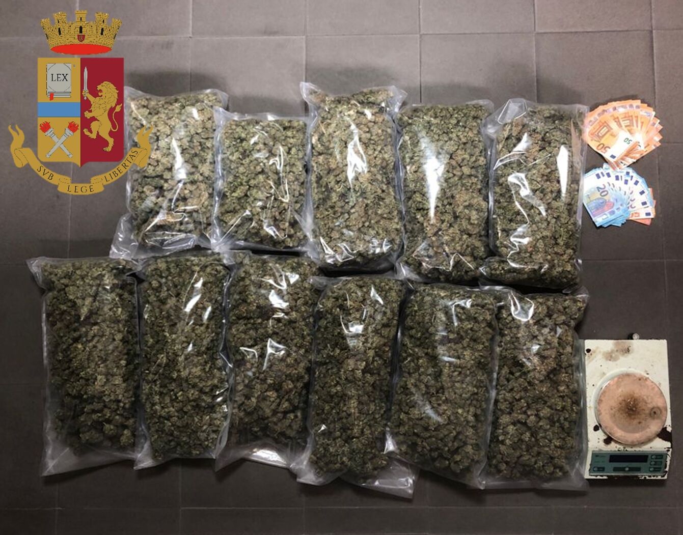 6 kg di droga in casa in via Castiglione, arrestato un 22enne cagliaritano