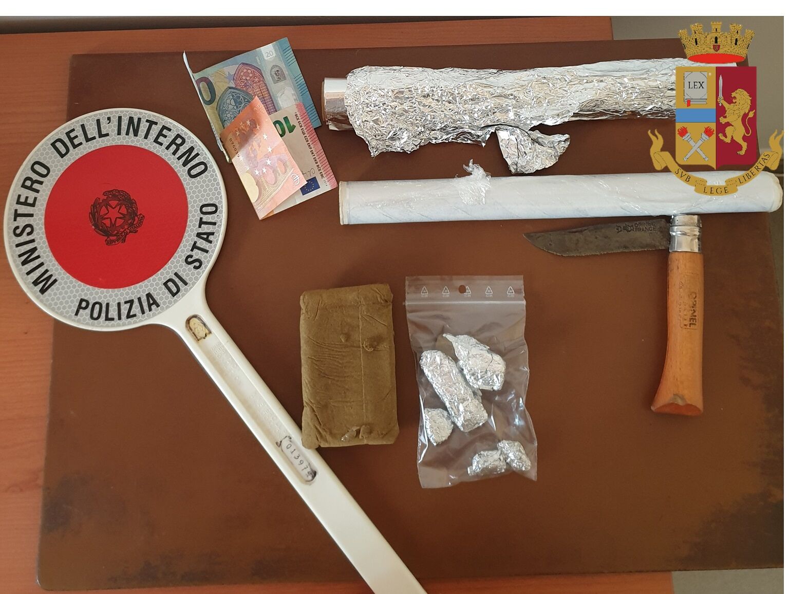 Spacciatore fermato grazie alle segnalazioni su YOUPOL: arrestato un 22enne quartese