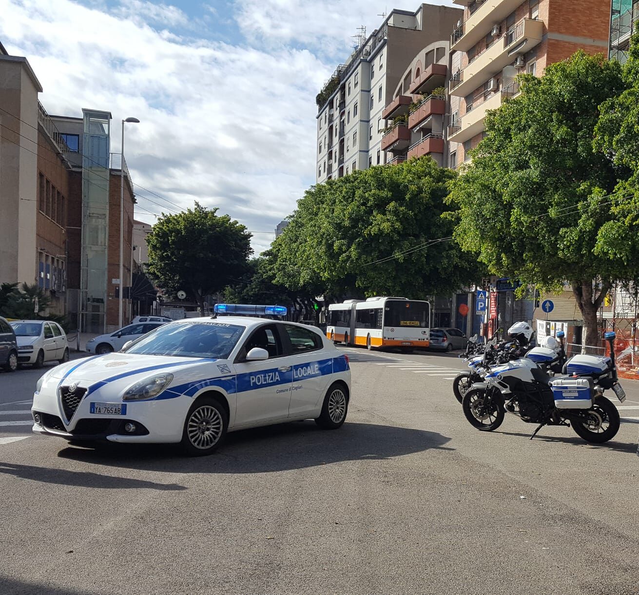 Senza patente, con l’auto non assicurata e ubriaca: 34enne nei guai a Cagliari