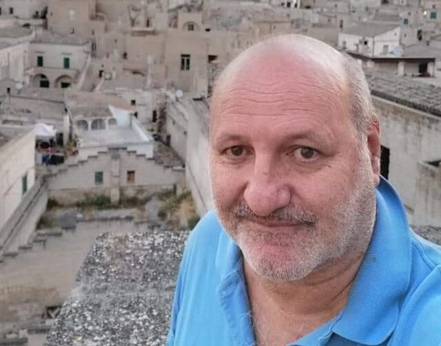 Sardegna, salasso trasporti: “Tirrenia aumenta i prezzi del 30%, la nave costa più della casa vacanze”