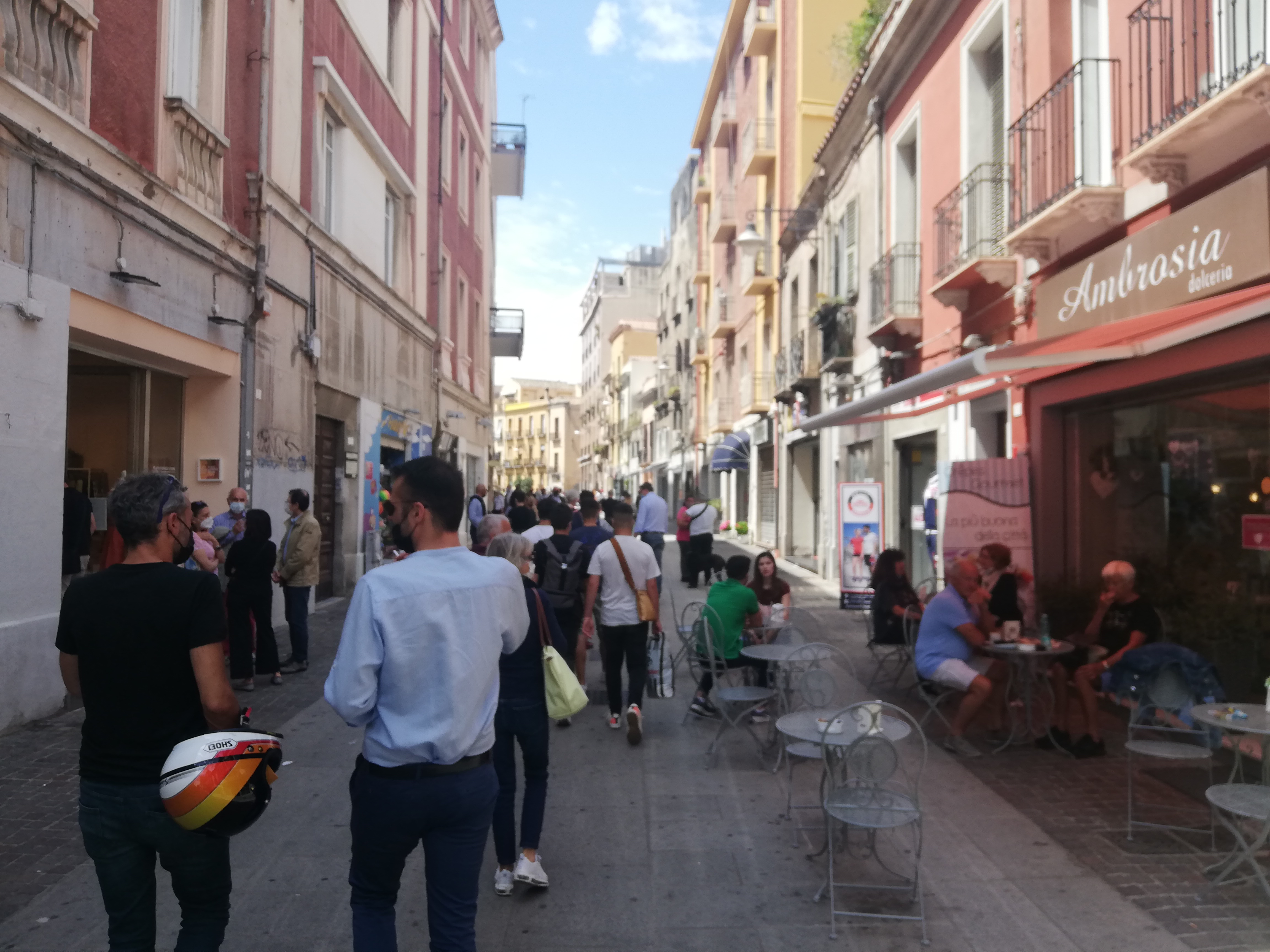 Crollo dei focolai e solo 197 casi in sette giorni, così la Sardegna blinda la zona bianca