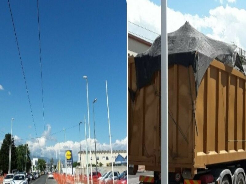 Cagliari, paura in viale Marconi: camion aggancia la linea elettrica dei filobus