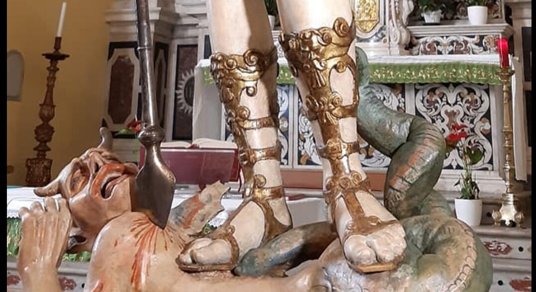 Cagliari, ritrovata la lancia di San Michele: l’avevano rubata “per fare un favore al demonio”