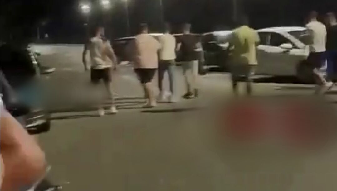 Cagliari, residenti terrorizzati a Monte Urpinu: “Ci sfiorano con le auto sulle strisce pedonali e ci insultano”