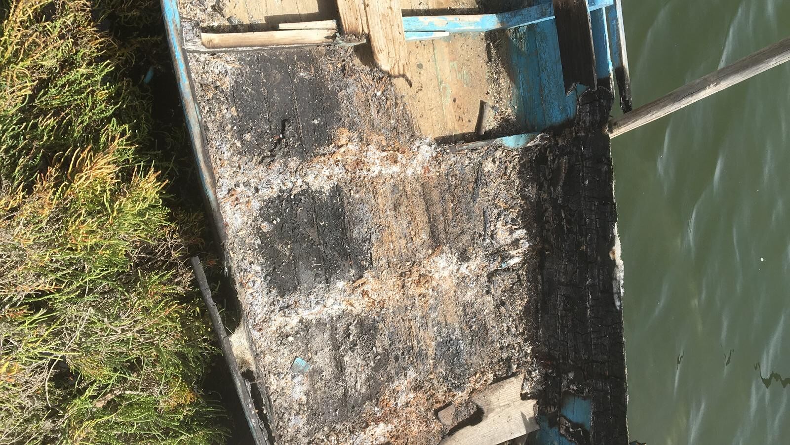 Cagliari, “intimidazioni e barche date alle fiamme”: tensione alle stelle nella laguna di Santa Gilla