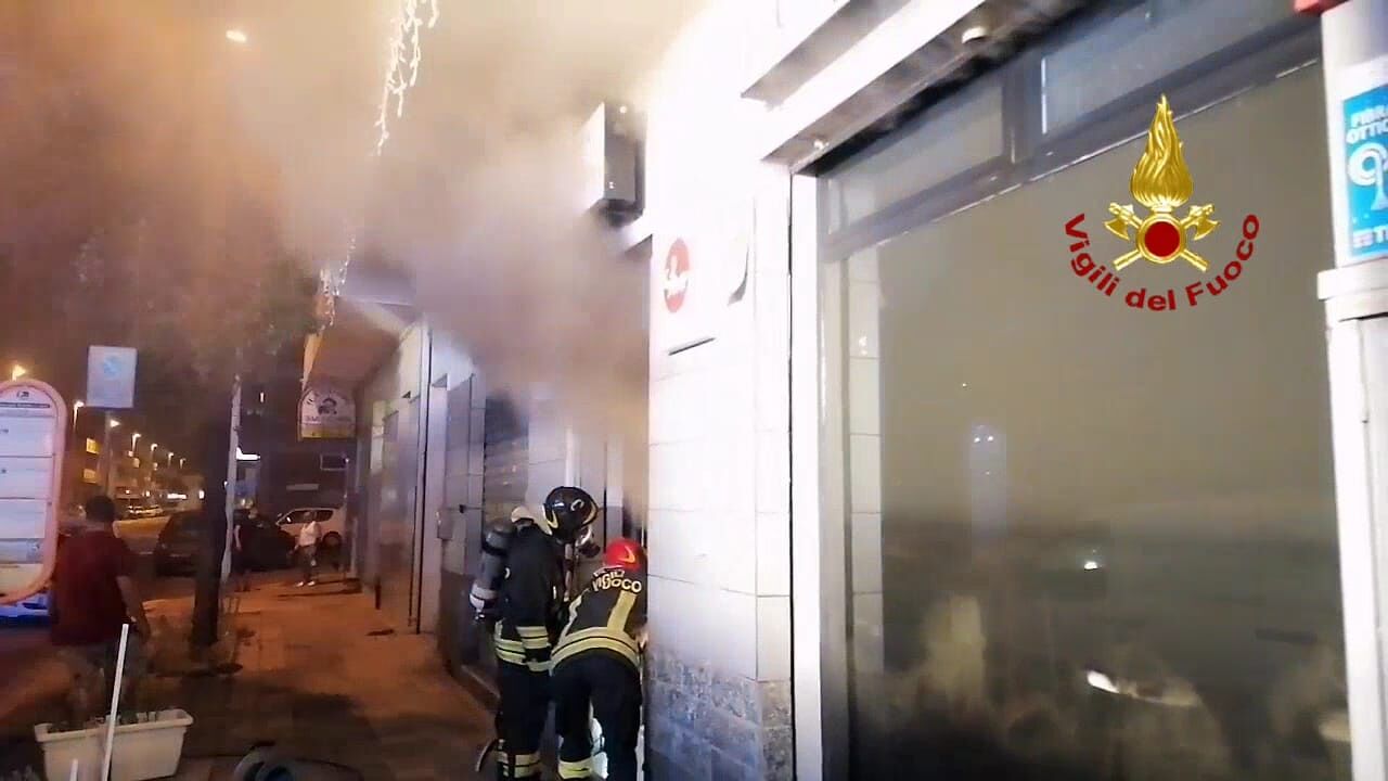 Quartu, è doloso l’incendio scoppiato nel bar “Miky’s dream bakery”: caccia ai malviventi