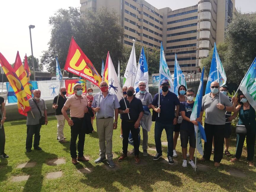 Cagliari, l’ira di infermieri e Oss del Brotzu: “Indennità tagliate, non raggiungiamo nemmeno cento euro al mese”