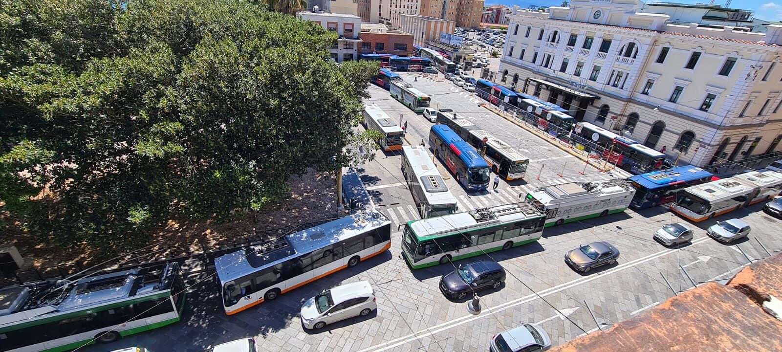 Cagliari, cantiere per la metro: traffico in tilt tra via Roma e piazza Matteotti