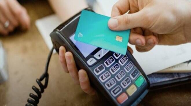 Il cashback si blocca, stop del Governo per sei mesi: addio ai nuovi premi