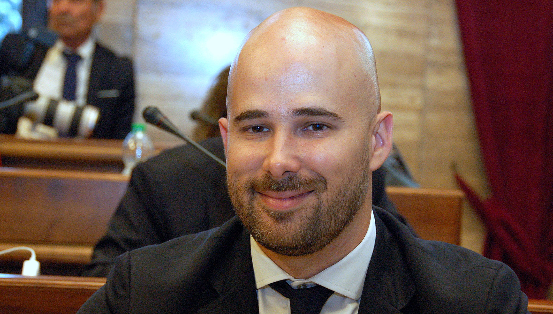 Mura a Radio Casteddu: “Giù le tasse a chi fa più figli a Cagliari”