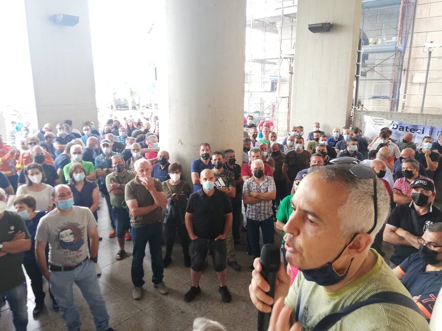 Cinquemila forestali sardi in trincea: “Contratti fuorilegge, così non possiamo combattere gli incendi”