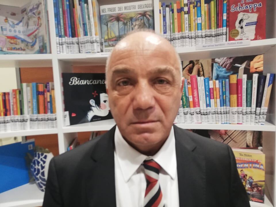 Assalto dei turisti all’Isola, niente controlli in porti e aeroporti: “Venite solo col tampone o il vaccino già fatto”