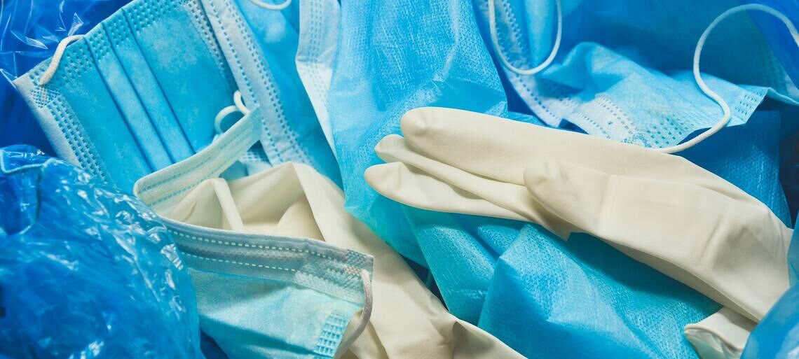 Sardegna, boom dei furbetti Covid scovati dalla finanza: “Sequestrati decine di milioni di mascherine e guanti irregolari”