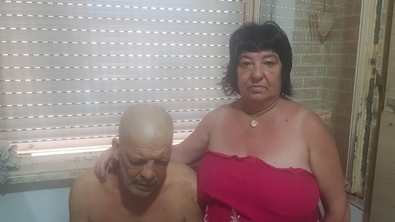 Cagliari, in tre in una casa di 30 metri quadri: “Sta cadendo a pezzi e i miei genitori sono malati, aiutateci”