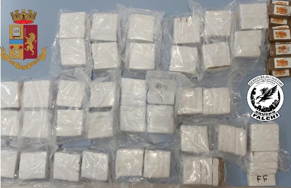 La droga venduta durante la movida di Cagliari nascosta a Pirri, arrestato un dipendente del ministero della Difesa