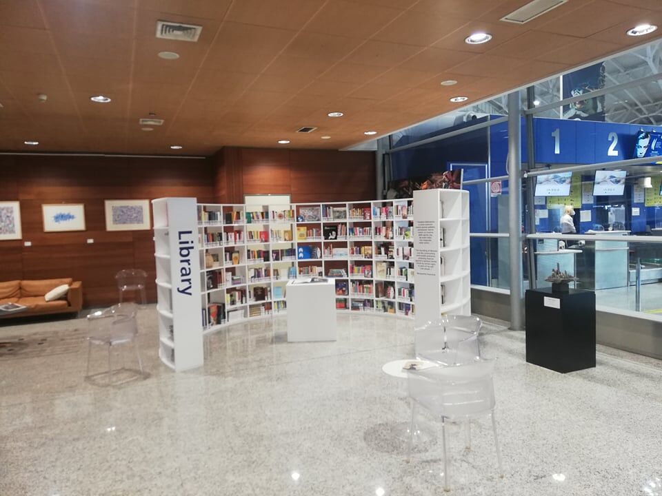 La prima biblioteca in un aeroporto italiano? A Elmas, duemila libri gratis per tutti i passeggeri