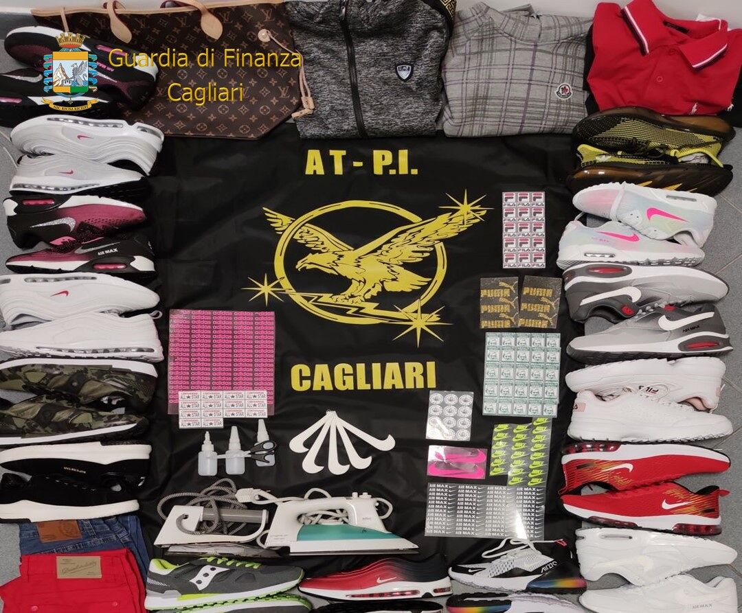 Mascherine non conformi e scarpe contraffatte: blitz dei Baschi Verdi a Cagliari, in due nei guai