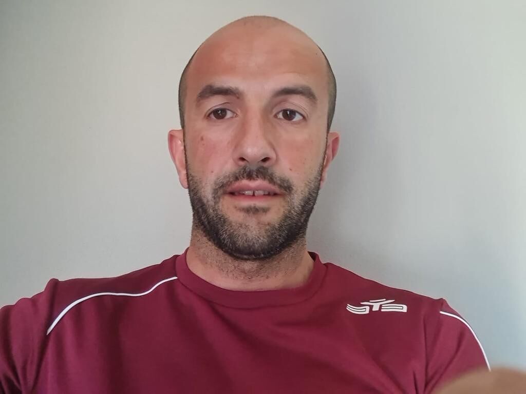 Corre i 5mila metri e poi ha un malore: “Salvato dagli angeli dell’hub vaccinale di Quartu”