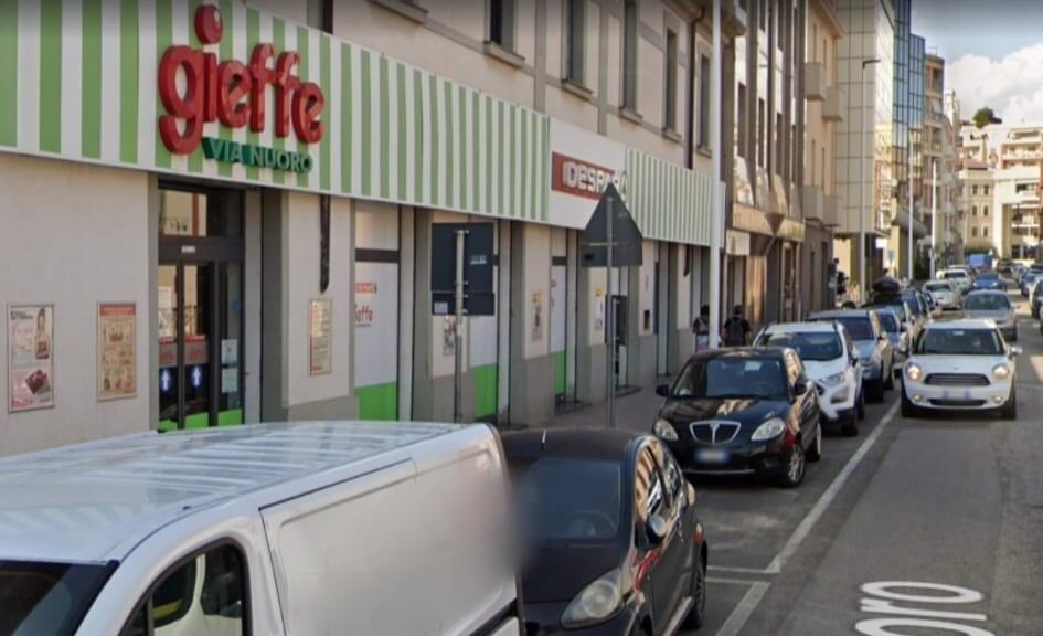 Cagliari, ruba nel market davanti alla caserma dei carabinieri: 47enne in manette