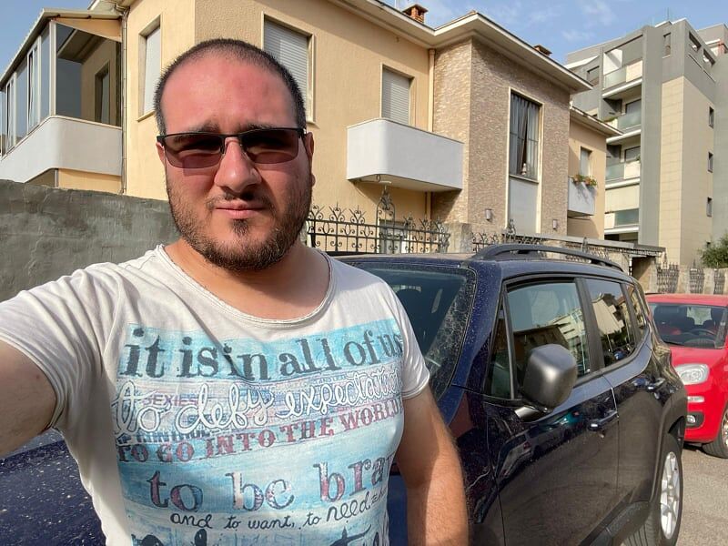 “La mia auto svaligiata a Cagliari, il ladro ha preso tutta l’attrezzatura da lavoro: aiutatemi”