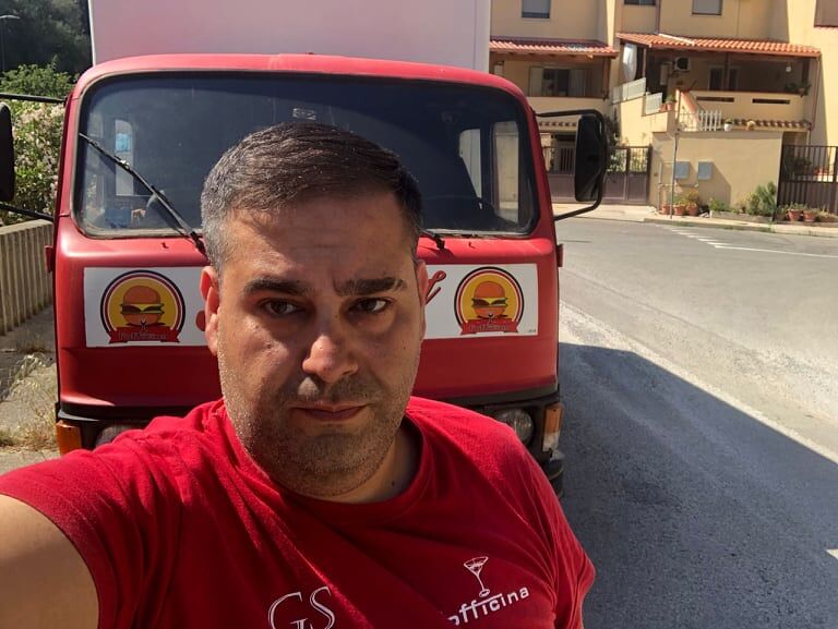 Niente lavoro per colpa del Covid e zero autorizzazioni, le lacrime di Paolo di Gonnesa: “Chiudo la paninoteca”