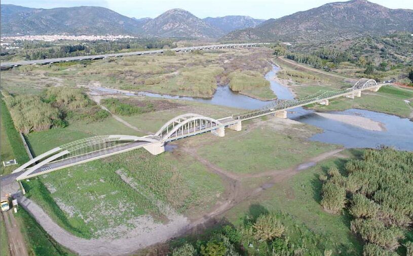 Più alto e con le piste ciclabili: nuovo look per il ponte storico tra Villaputzu e Muravera