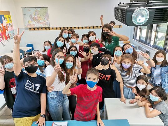 Gramsci social fra chat e post: il video della 2° A delle medie di Su Planu stravince il concorso regionale