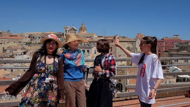 L’ira degli albergatori contro Truzzu: “Tassa di 4 euro al giorno, stangata al turismo”