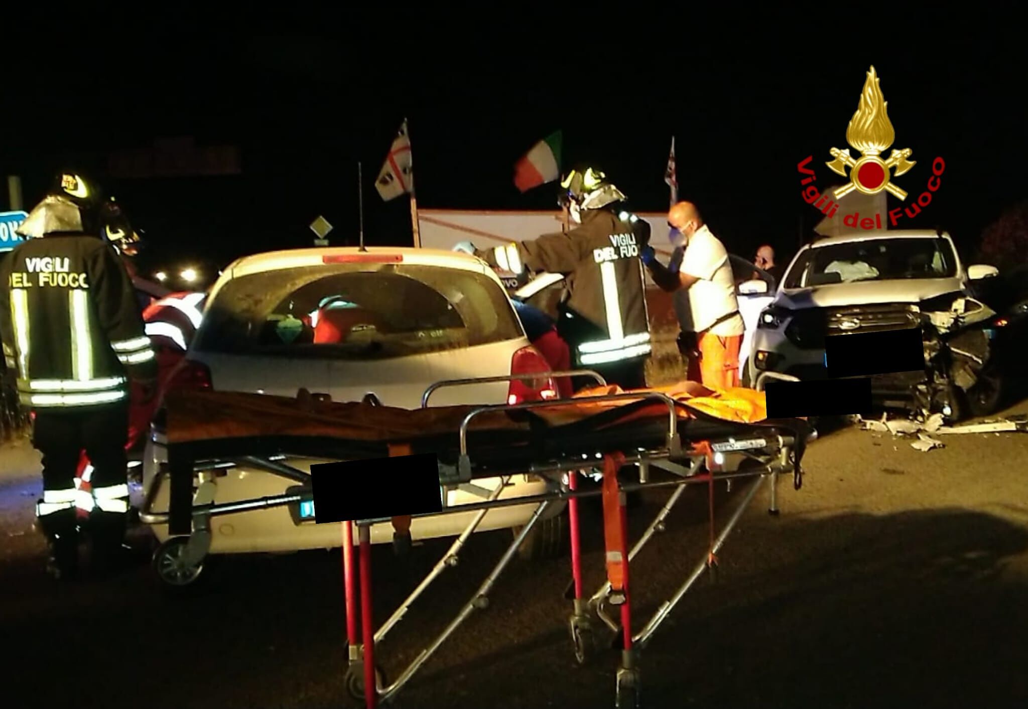 Scontro tra 4 auto sulla Ss 554, tre feriti in codice rosso