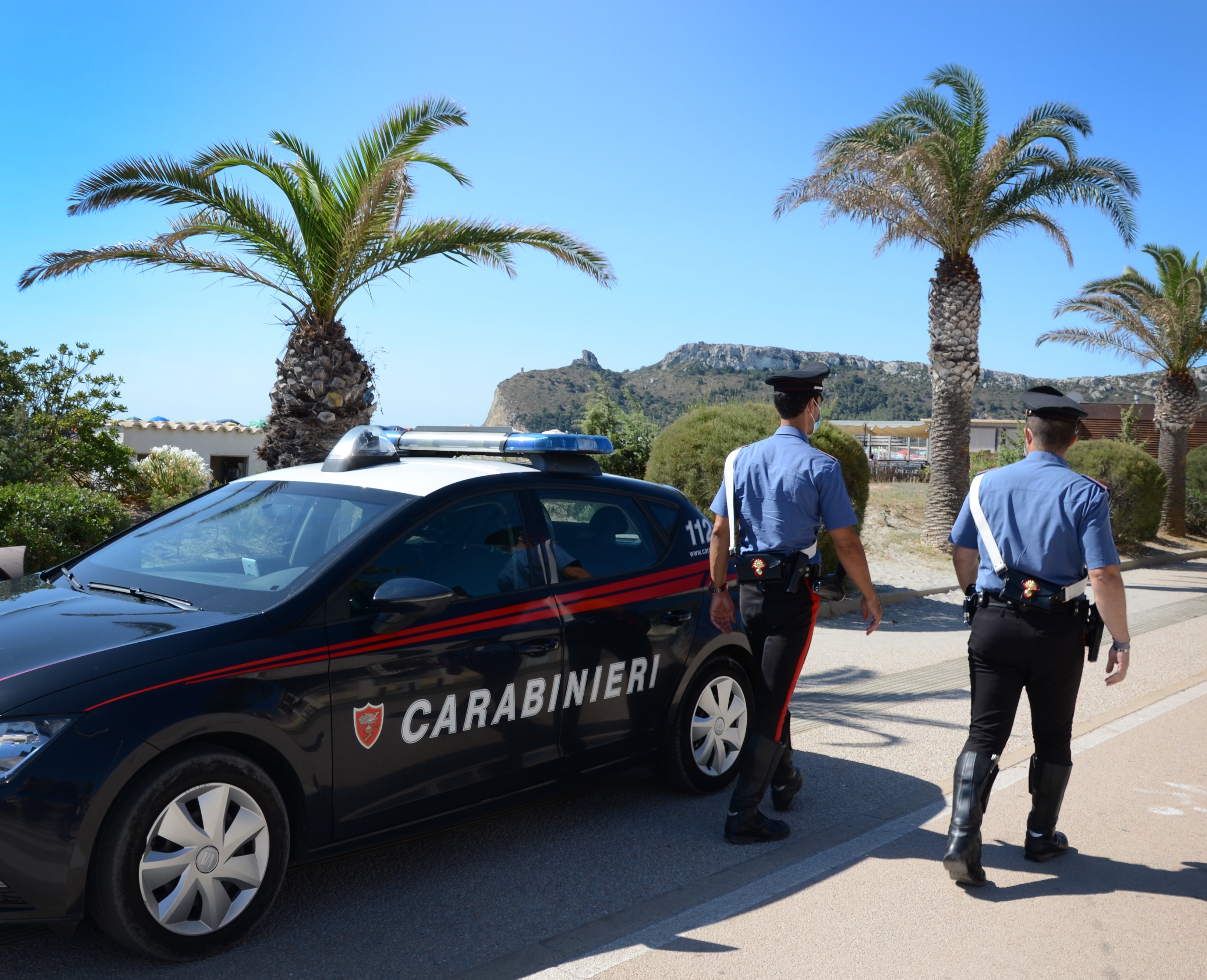 Rapina al Poetto a Cagliari: giovane picchiato e derubato del cellulare