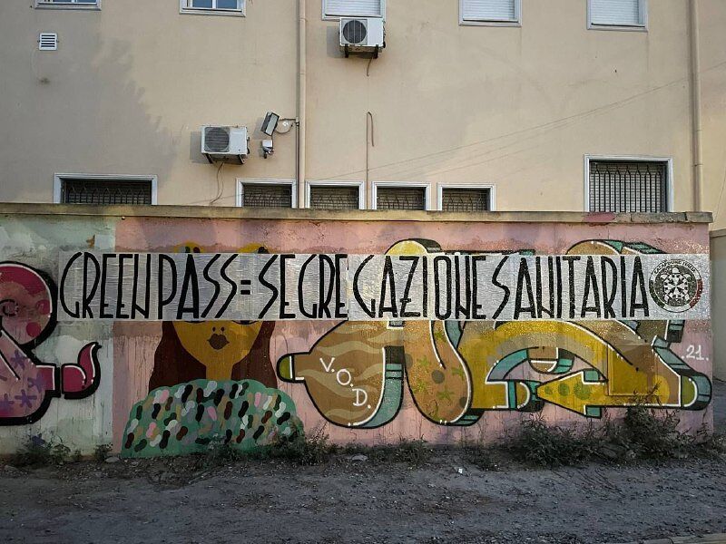 Green Pass, striscioni di CasaPound a Cagliari: “Scelta folle, è segregazione sanitaria”