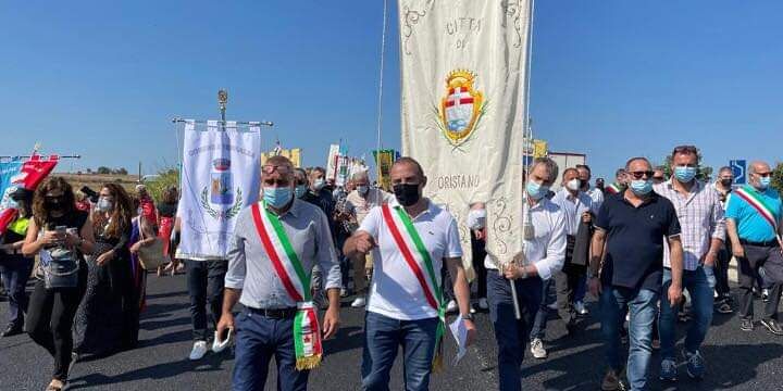 I sindaci dell’Oristanese sul piede di guerra occupano la 131: “Situazione disastrosa nella nostra sanità”