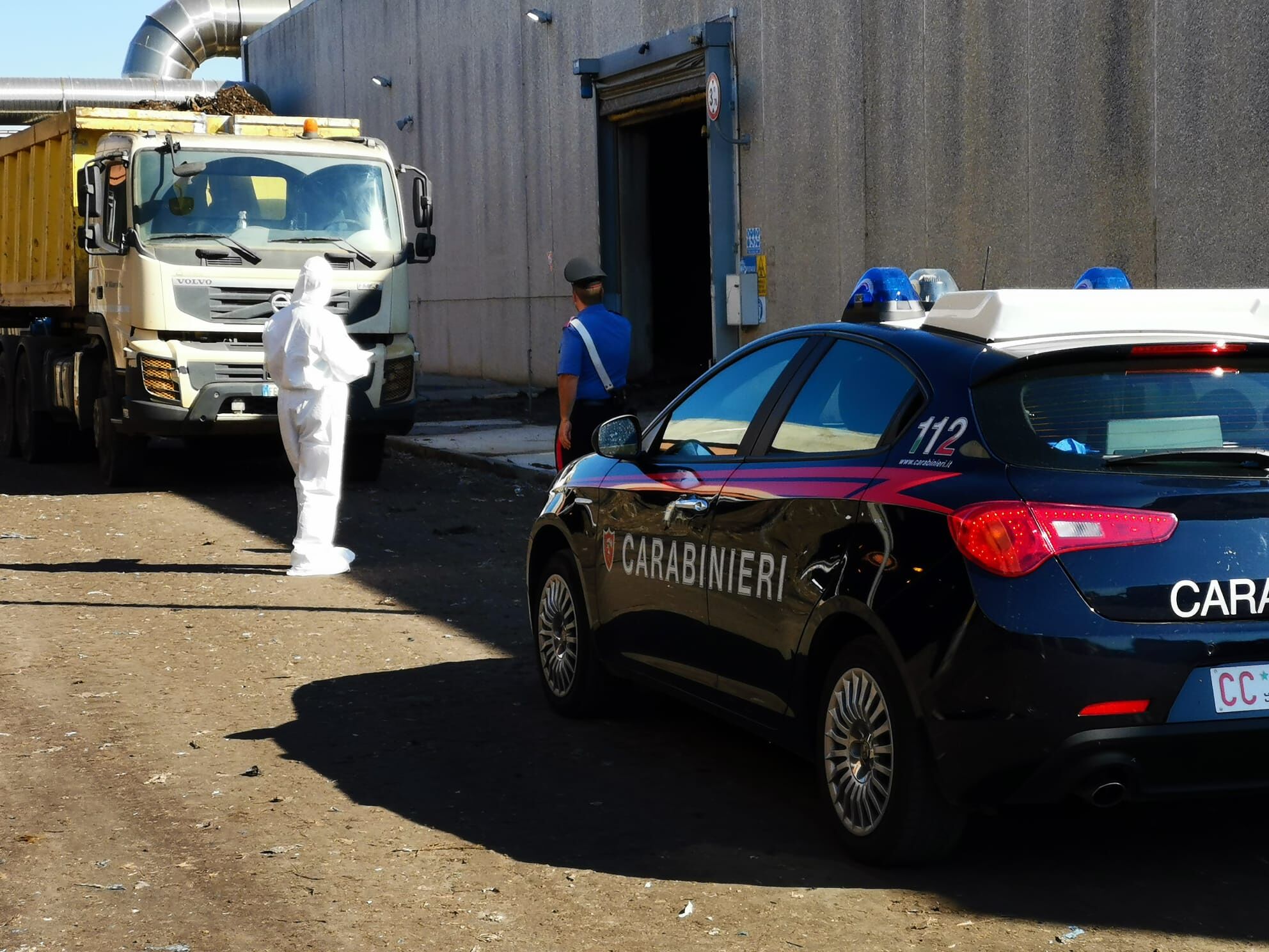 Villacidro, sit-in davanti ai cancelli della Villaservice: “Si lavora per vivere non per morire”