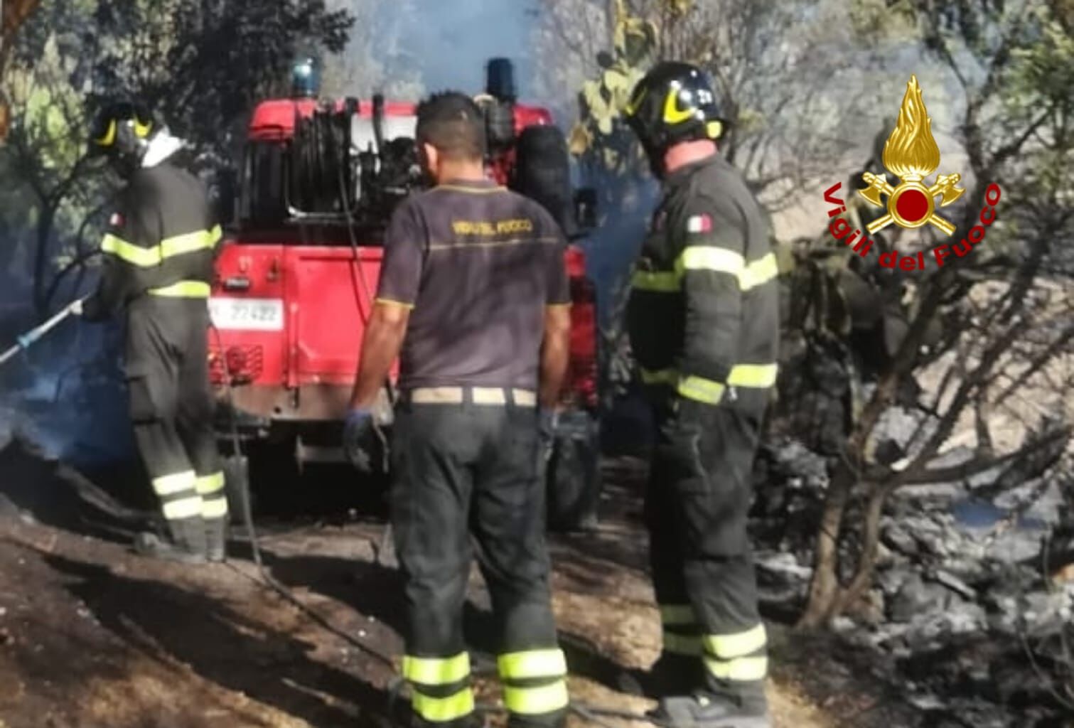 Inferno di fuoco a Quartu e sulla Ss 387, fiamme vicino alle case: paura per persone e animali