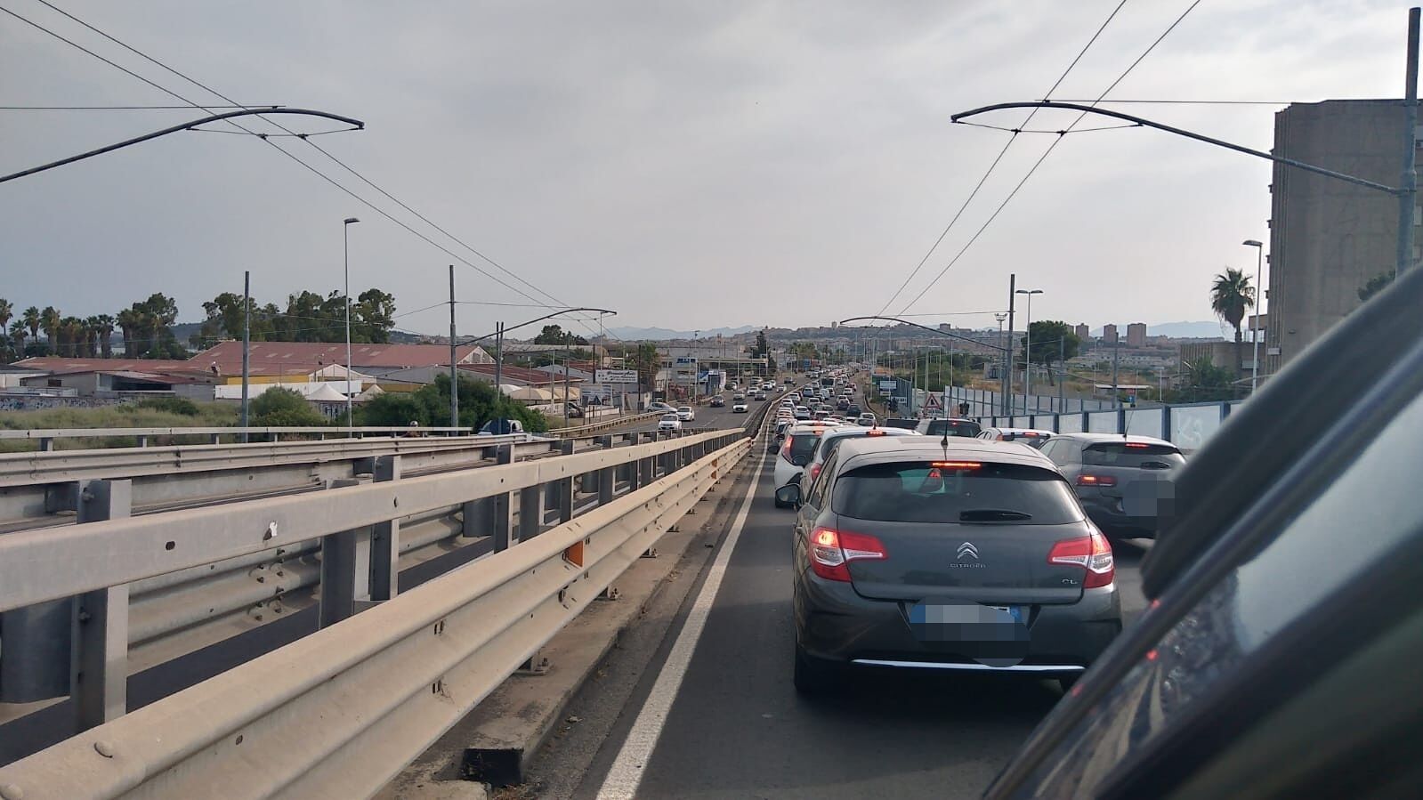 Caos viale Marconi, lunghe file di auto in coda da Quartu verso Cagliari