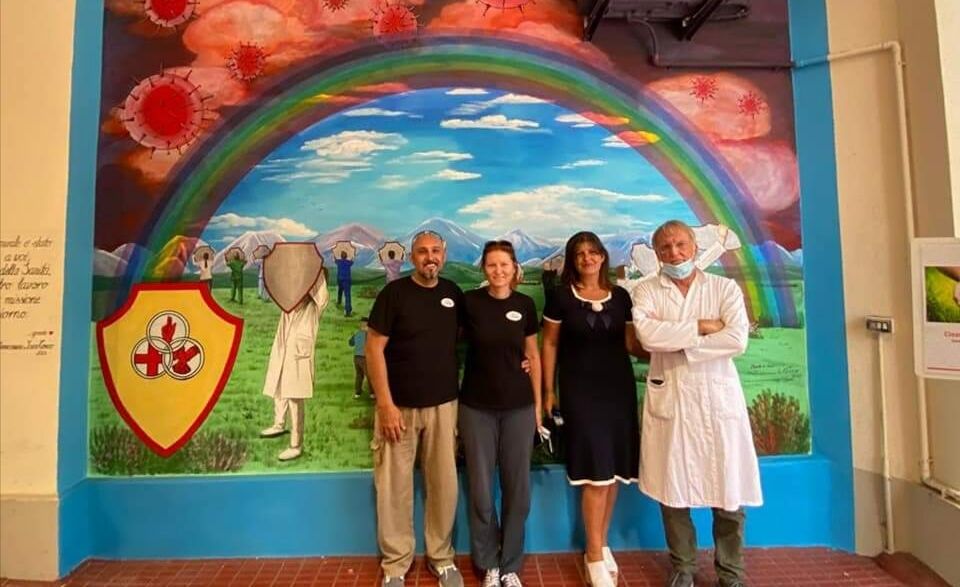Un murale al Santissima per medici e infermieri eroi che combattono negli ospedali contro il Covid