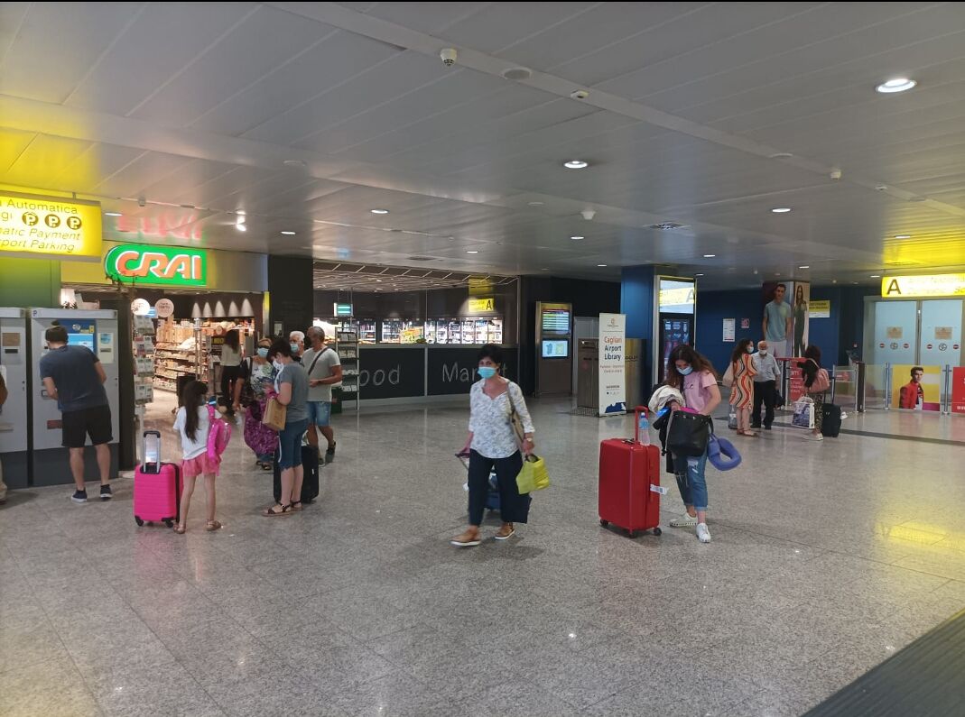 Sardegna blindata, ordinanza di Solinas in arrivo: tamponi solo ai turisti stranieri