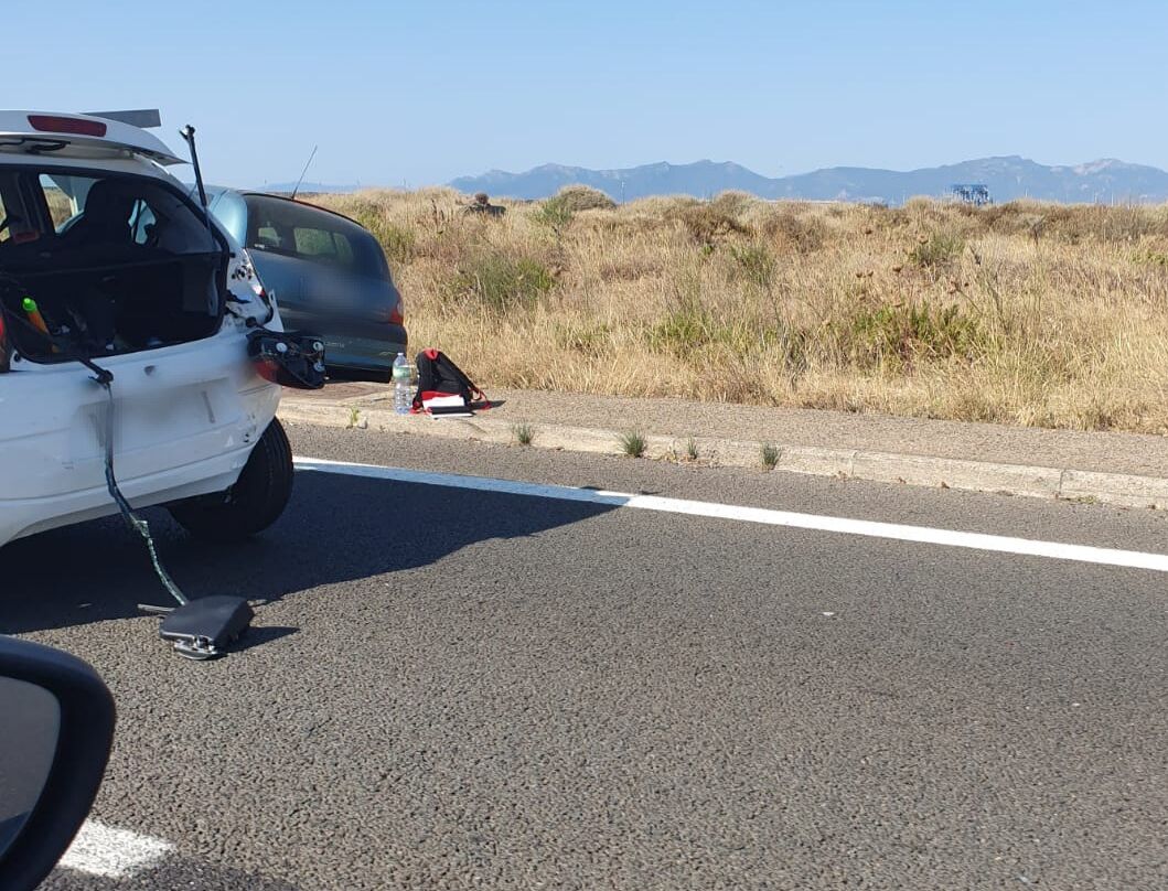 Cagliari, incidente vicino al ponte della Scafa: 3 auto coinvolte, ci sono feriti