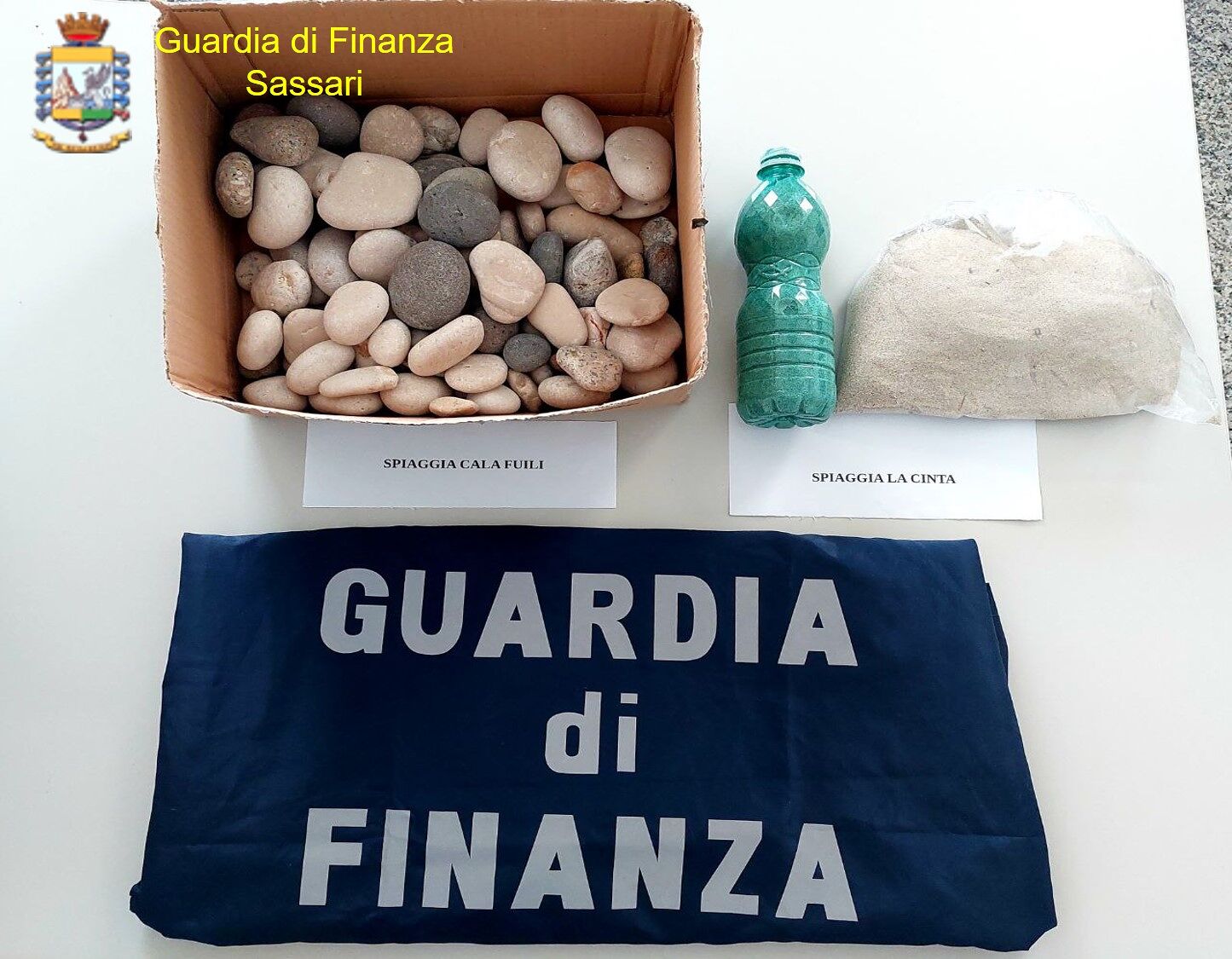 Olbia, all’imbarco con 8 chili di sabbia rubata dalle spiagge sarde: nei guai turista francese