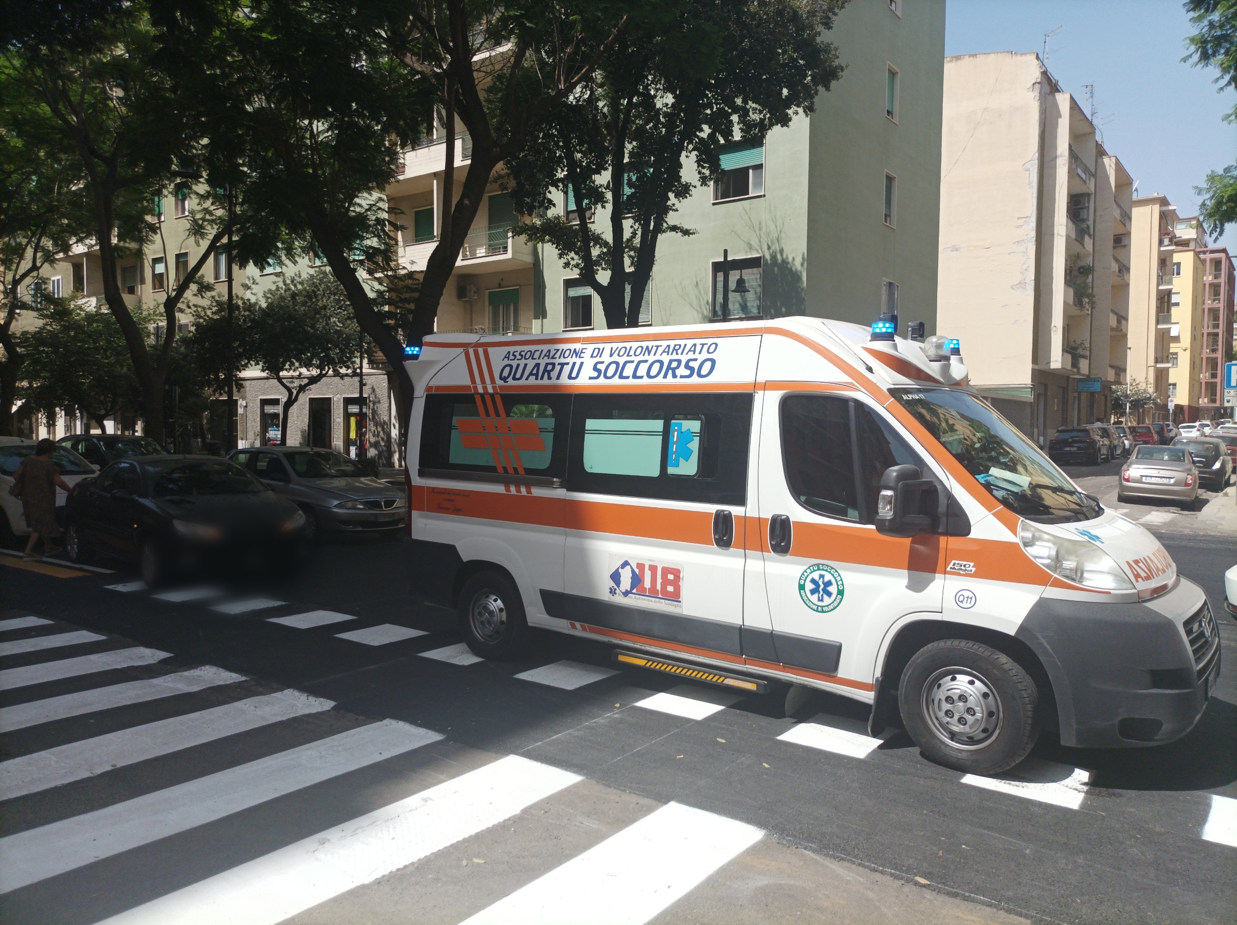 Cagliari, incidente tra due auto in via Dante: donna soccorsa e portata all’ospedale