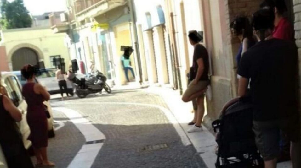 Monserrato, lunghe file sotto il sole alle Poste: il sindaco chiede l’intervento del Prefetto