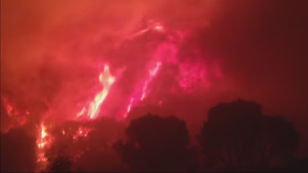 Notte di terrore nell’Oristanese: case distrutte dal fuoco, abitanti in fuga